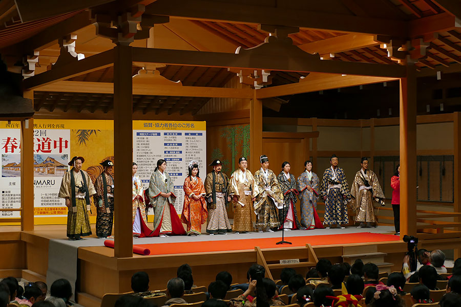 徳川家・紀州家がステージに上がり婚礼の儀がスタート