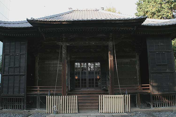 戦災で焼失した名古屋東照宮の社殿は、建中寺にあった春姫(高原院)の御霊廟を譲り受けたもの